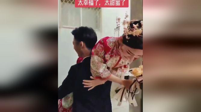 逃离黑白系房屋